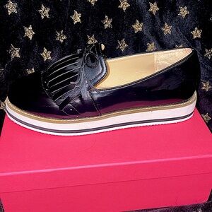 Black loafer shoes with platform.